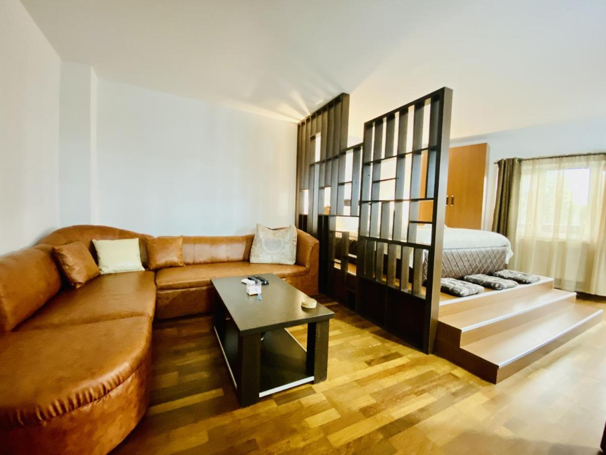 Central & Comfortable Studio Targoviste Buitenkant foto